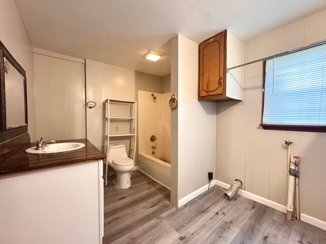 Building Photo - Freshly Updated 3 Bedroom/ 2 Bathroom Country Home