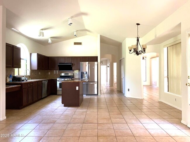 Building Photo - 5918 E Woodridge Dr