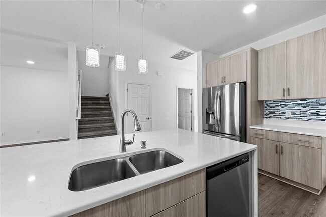 Building Photo - 33251 Sycamore Leaf Dr