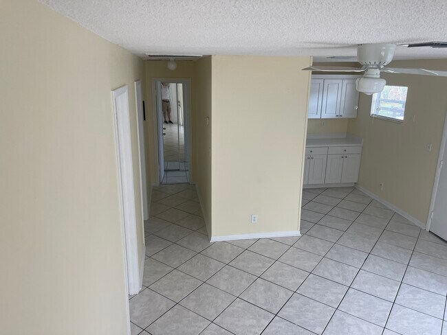 Building Photo - 333 Perry Ave