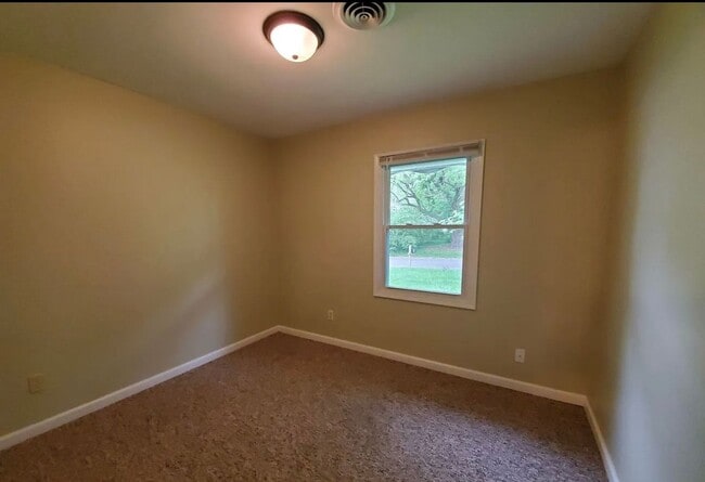 Building Photo - 912 W Winding Way