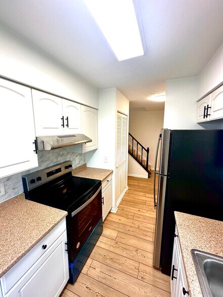 Building Photo - 7614 Pons Ln