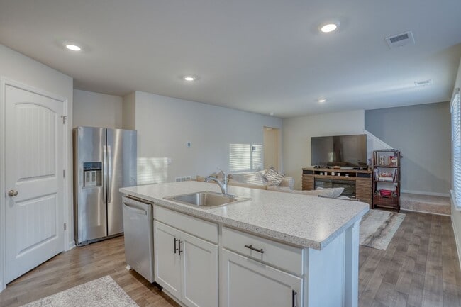 Building Photo - 124 Currant Cir