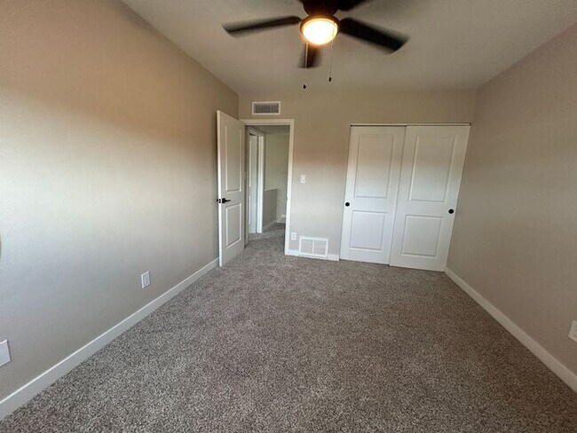 Building Photo - 2699 E Silk Oak Dr