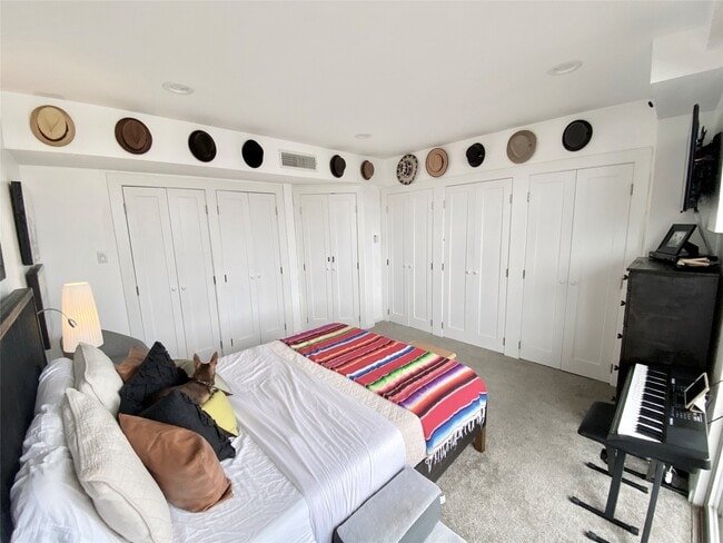 Building Photo - 2016 Main St