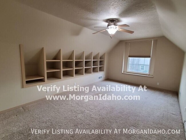 Building Photo - 2330 W Trestle Dr