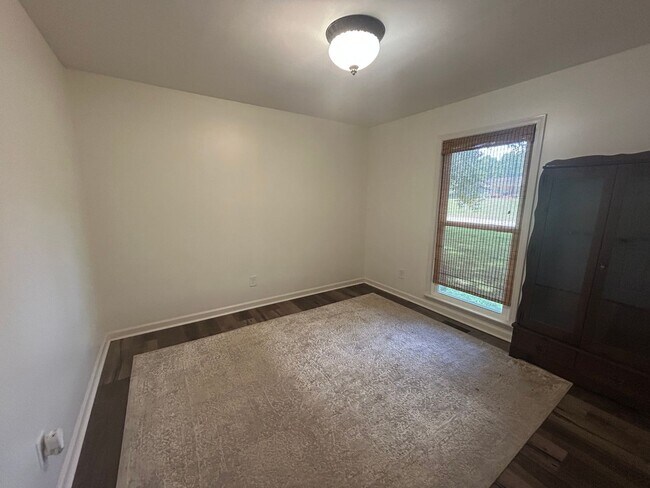Building Photo - 40 Plainsfield Pl