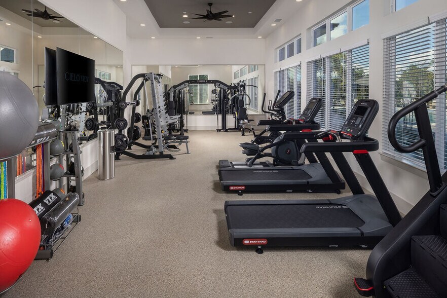 Building Photo - Cielo View