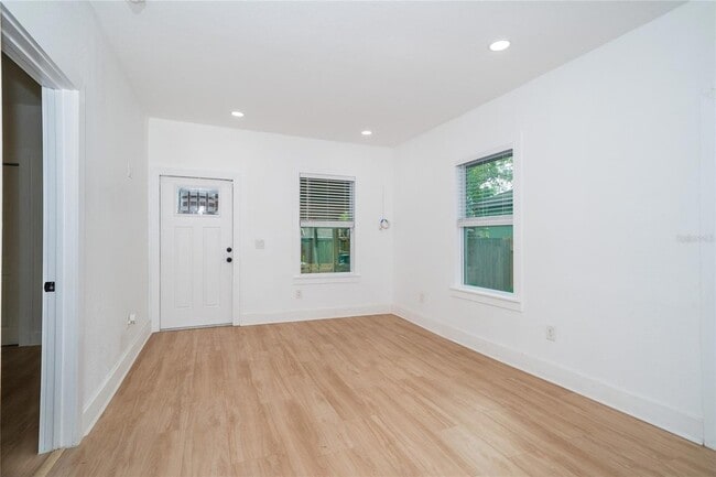 Building Photo - 6704 N Taliaferro Ave