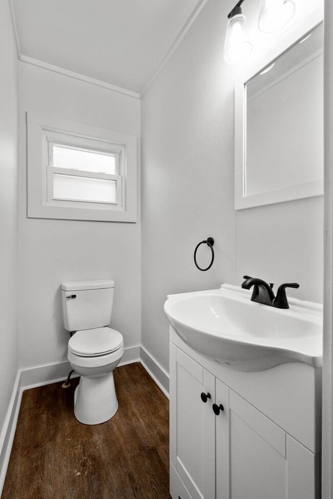 Building Photo - Stunning 3 bedroom home in Brookline available July 1!