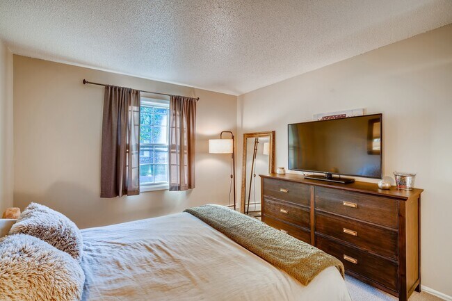 Building Photo - 816 Old Settlers Trl