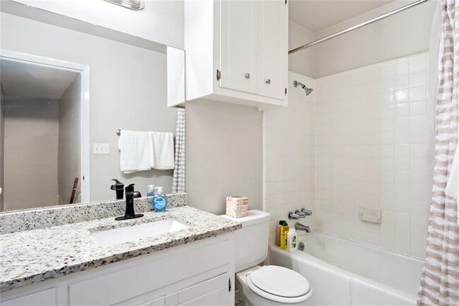 Building Photo - 3222 Tamarron Blvd