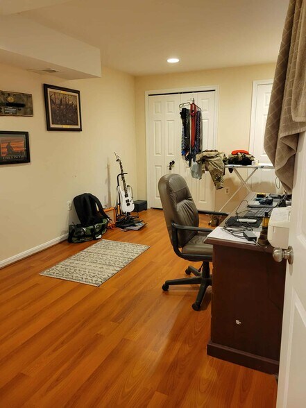5th BR in basement - 8451 Ararat Ct