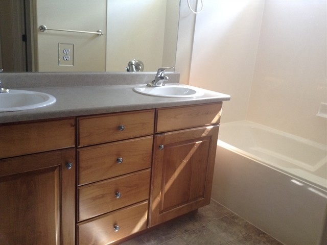 Building Photo - 10526 Doral Dr