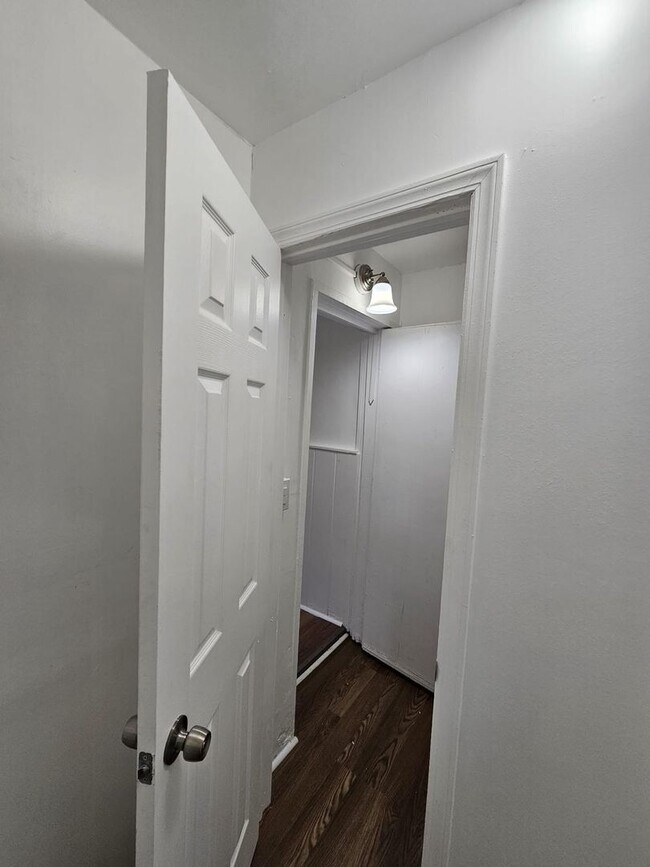 Building Photo - 3 bed 1 bath