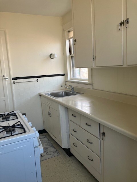 Building Photo - 4 Saunders St