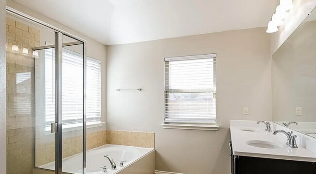 Building Photo - 113 Independence Tr