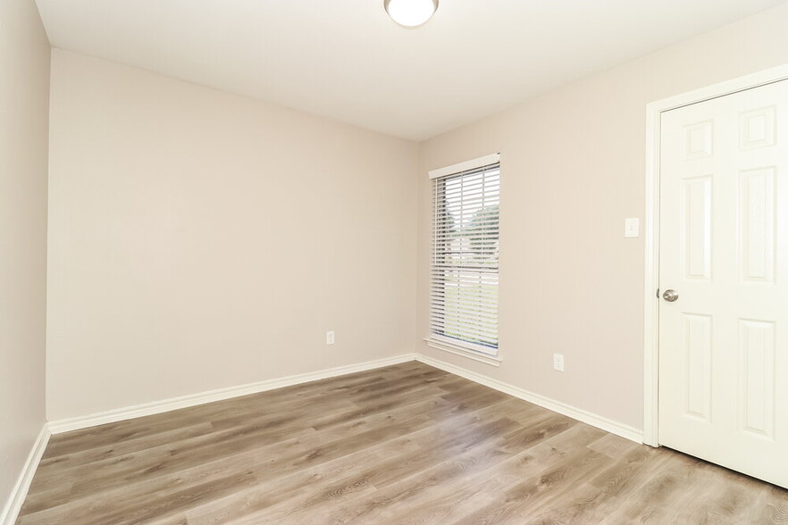 Building Photo - 1040 The Meadows Pkwy