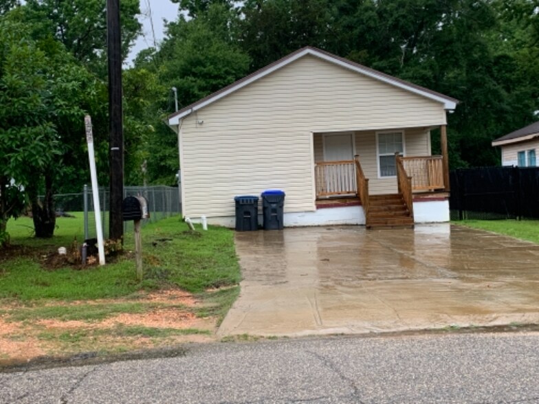 Primary Photo - 1149 W Front St