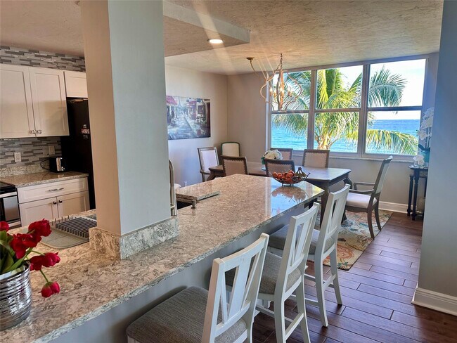 Building Photo - 1147 Hillsboro Mile