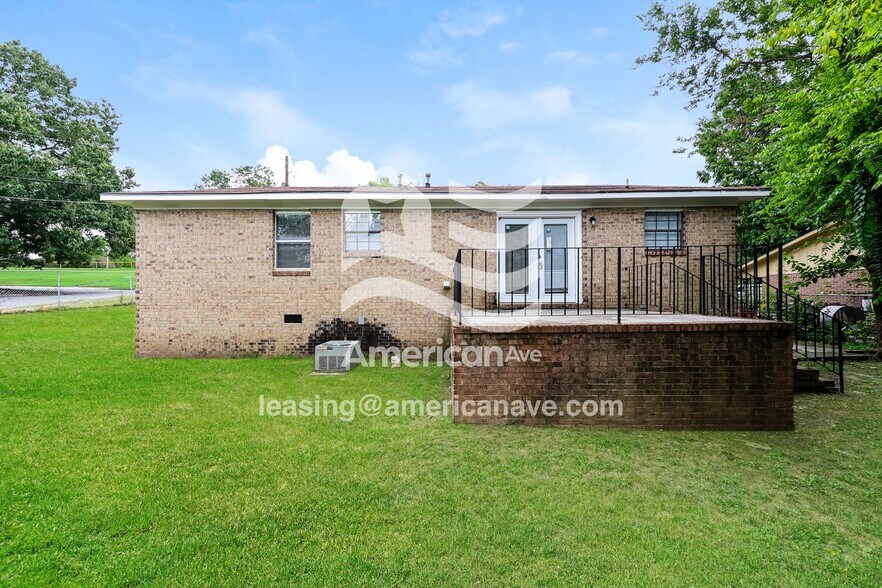 Building Photo - 411 Petunia Ave