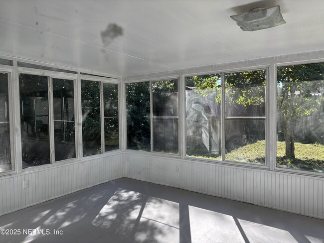 Building Photo - 7430 Jade Dr N