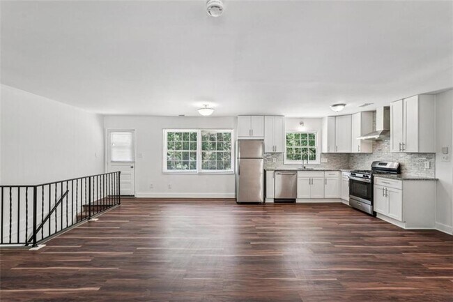 Building Photo - 119 Kelso Dr SW