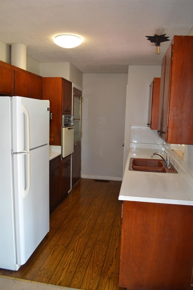 Building Photo - 1819 Mayhew St