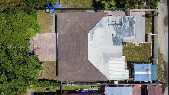 Building Photo - 2530 SW 27th St