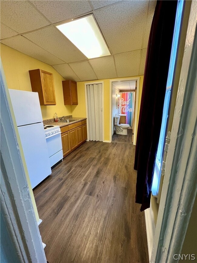 Building Photo - 146 E 2nd St