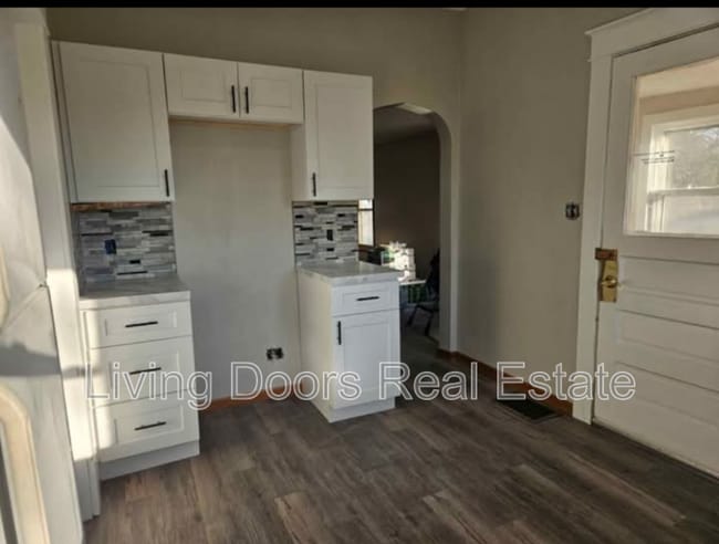 Building Photo - 621 S Union Ave