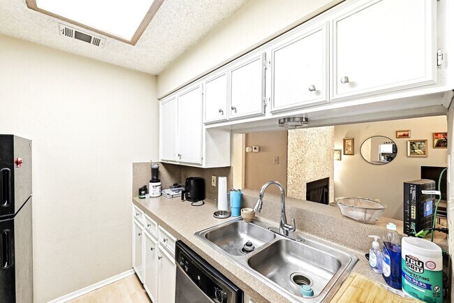 Building Photo - 2706 Salado St