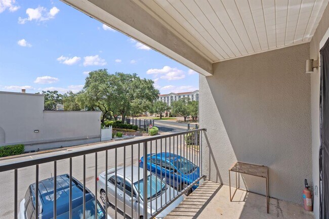 Building Photo - 935 La Posada Dr