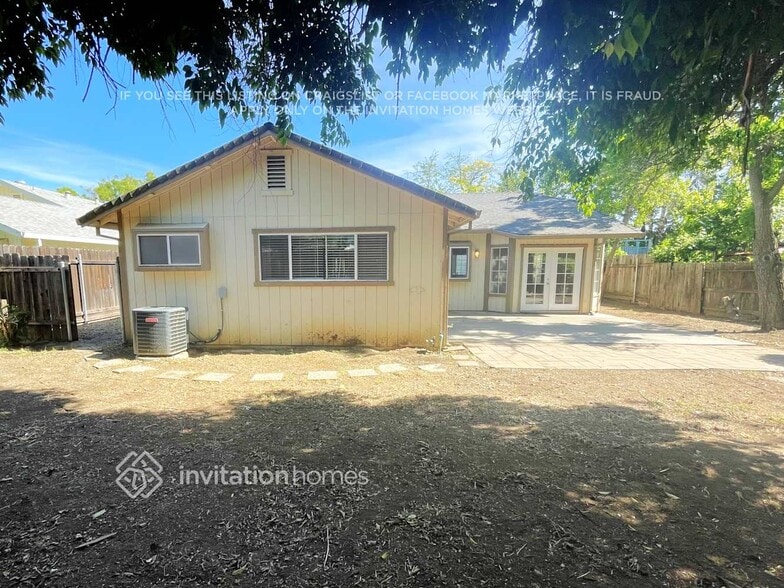 Building Photo - 303 Hampshire Ct