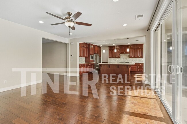 Building Photo - 7542 Pesaro Dr