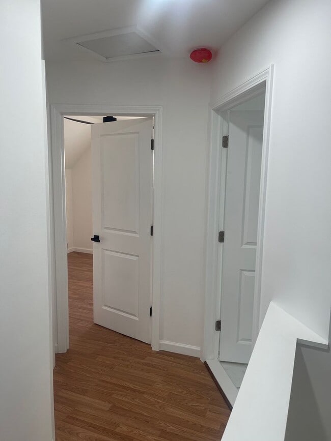 Building Photo - 3 bedroom, 2.5 bath - Modern Home in Wyandotte!