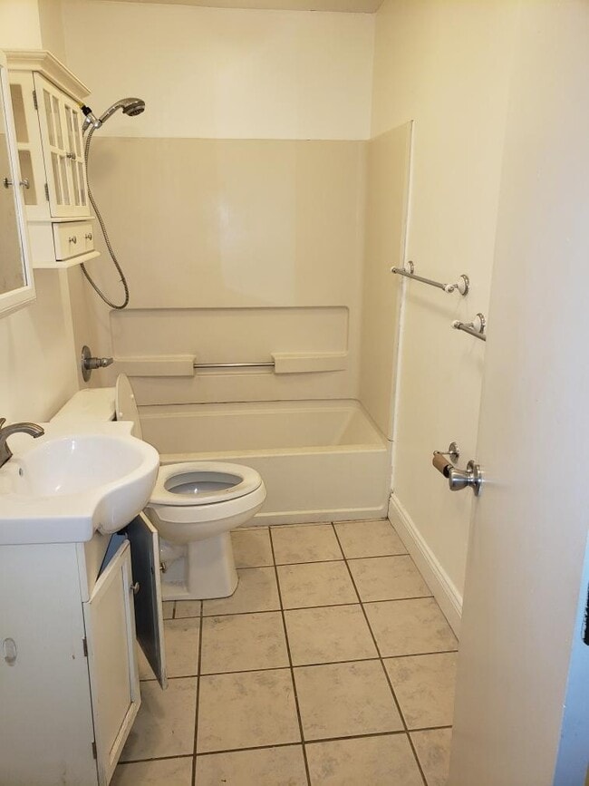 Bathroom - 1007 6th Ave
