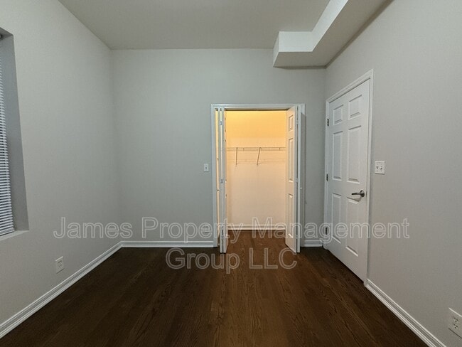 Building Photo - 3036 S Union Ave