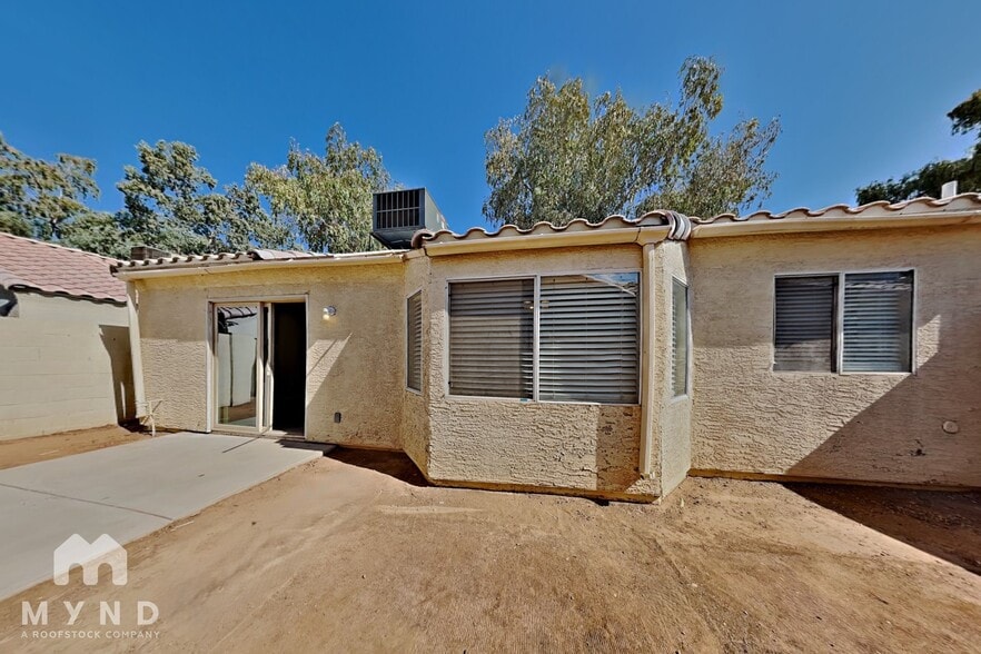 Building Photo - 8520 W Palm Ln