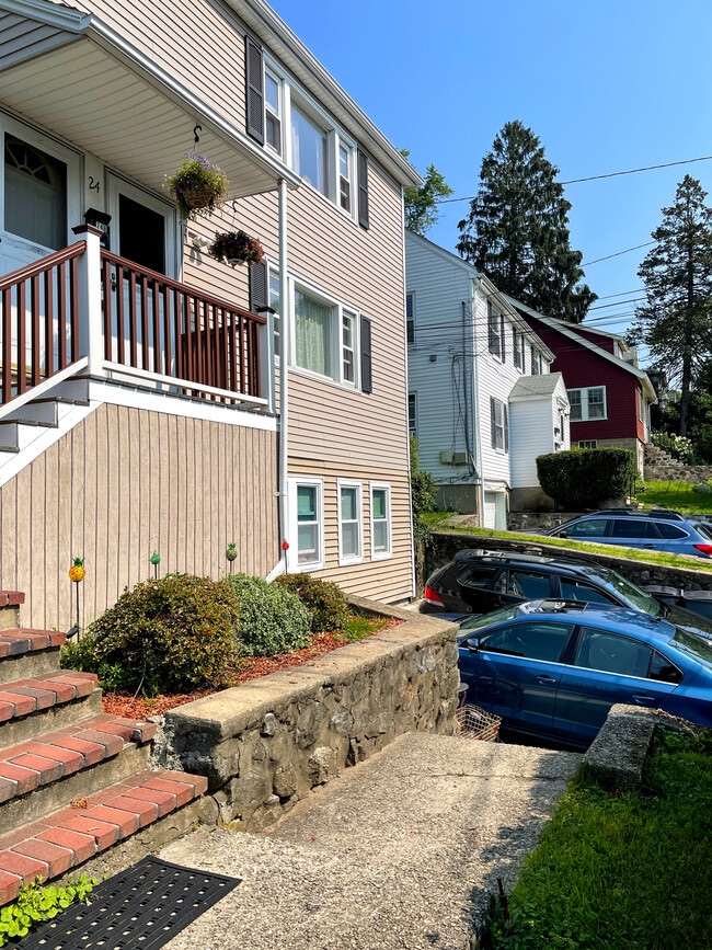 Building Photo - 24 Sunset Rd