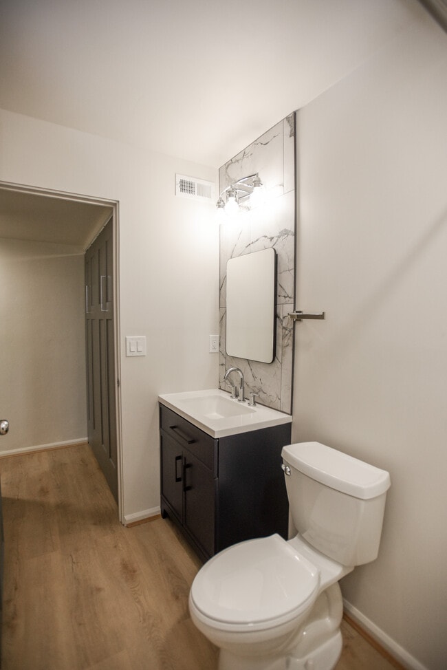 Building Photo - Farragut Flats