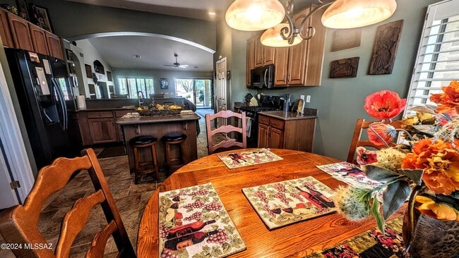 Building Photo - 37413 S Golf Course Dr