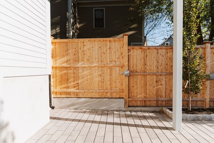 Building Photo - 5 Thurston St