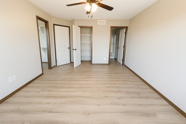 Building Photo - 729/31 Deer Haven