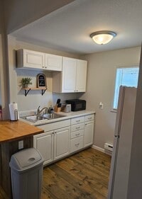 Building Photo - 310.5 Cottage Ct
