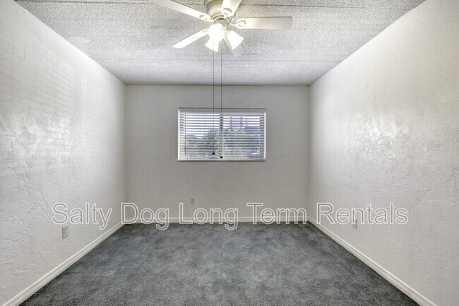 Building Photo - 400 Oakridge Blvd