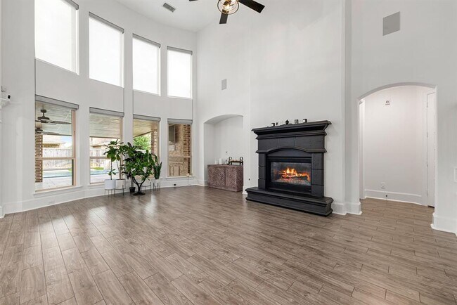 Building Photo - 16202 Coyote Run Ln