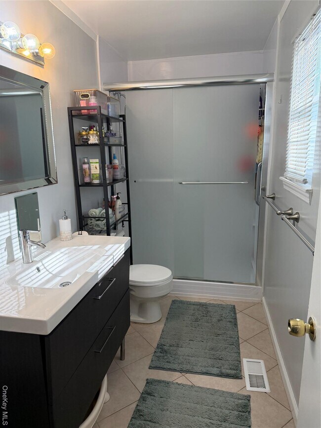 Building Photo - 68 Bon Aire Cir