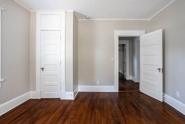 Building Photo - 20 Marion Ave