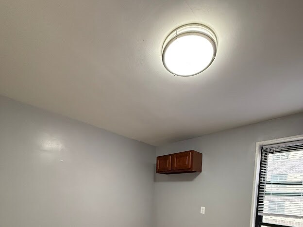 Building Photo - 56 S Munn Ave